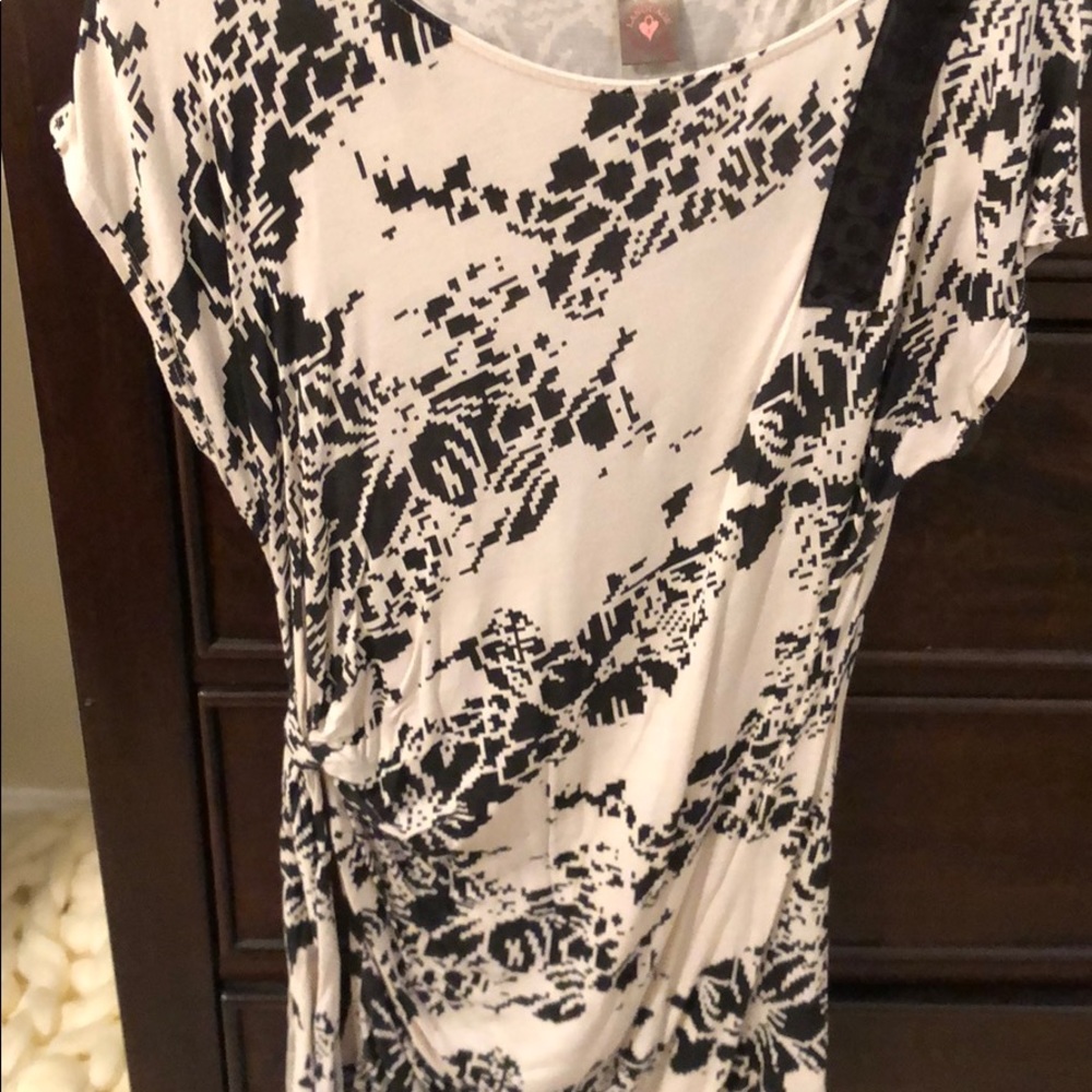 Short sleeve shirt , dressy with side tie